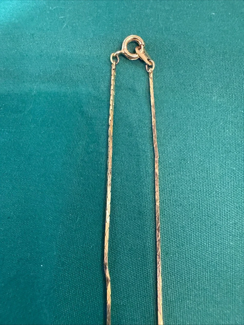 Delicate Goldtone Thin Chain Necklace. 94D
